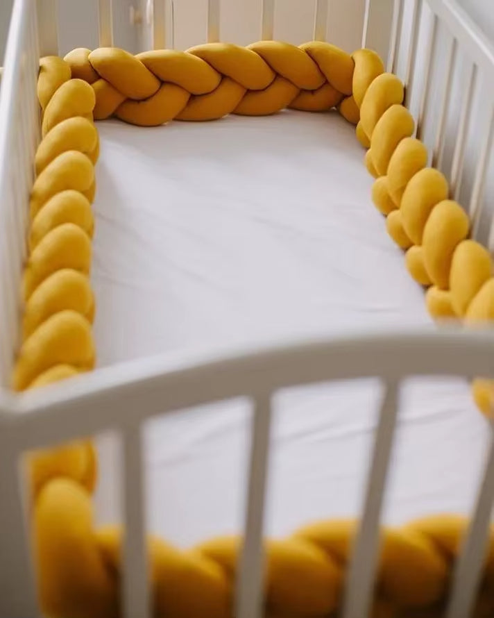 Kuschelige Babybett Stoßstange – Weiche Knoten-Kissen für sicheren Schlaf