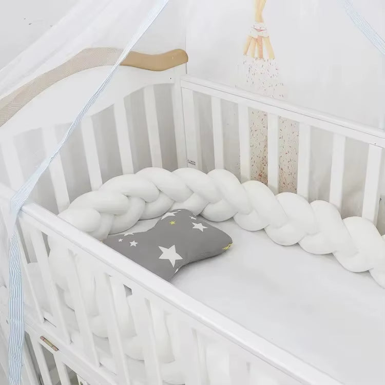 Kuschelige Babybett Stoßstange – Weiche Knoten-Kissen für sicheren Schlaf