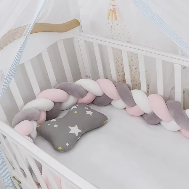 Kuschelige Babybett Stoßstange – Weiche Knoten-Kissen für sicheren Schlaf