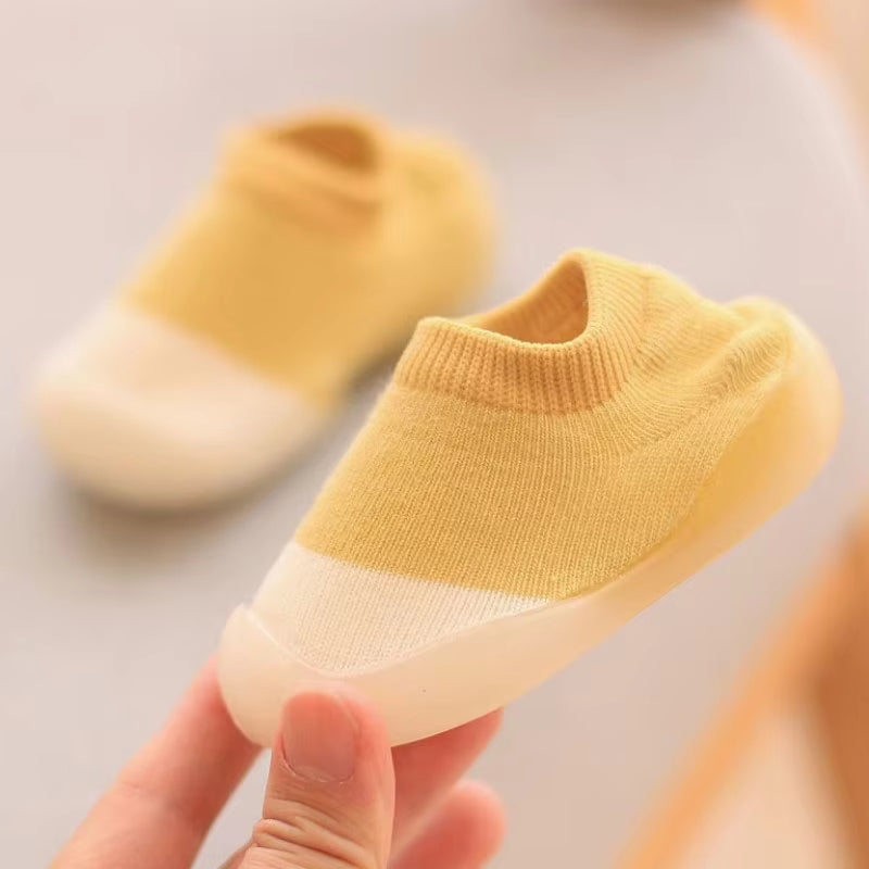 Weiche Lauflernschuhe für Babys – Rutschfeste Strickschuhe mit Gummisohle