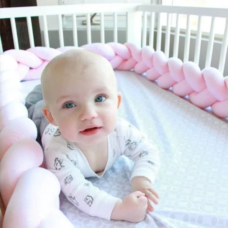 Kuschelige Babybett Stoßstange – Weiche Knoten-Kissen für sicheren Schlaf