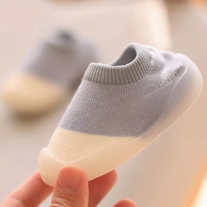 Weiche Lauflernschuhe für Babys – Rutschfeste Strickschuhe mit Gummisohle