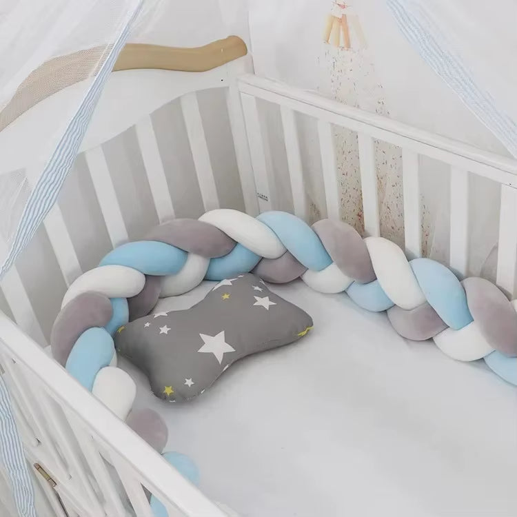 Kuschelige Babybett Stoßstange – Weiche Knoten-Kissen für sicheren Schlaf