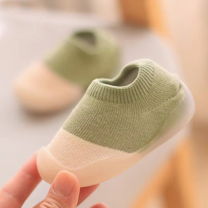 Weiche Lauflernschuhe für Babys – Rutschfeste Strickschuhe mit Gummisohle